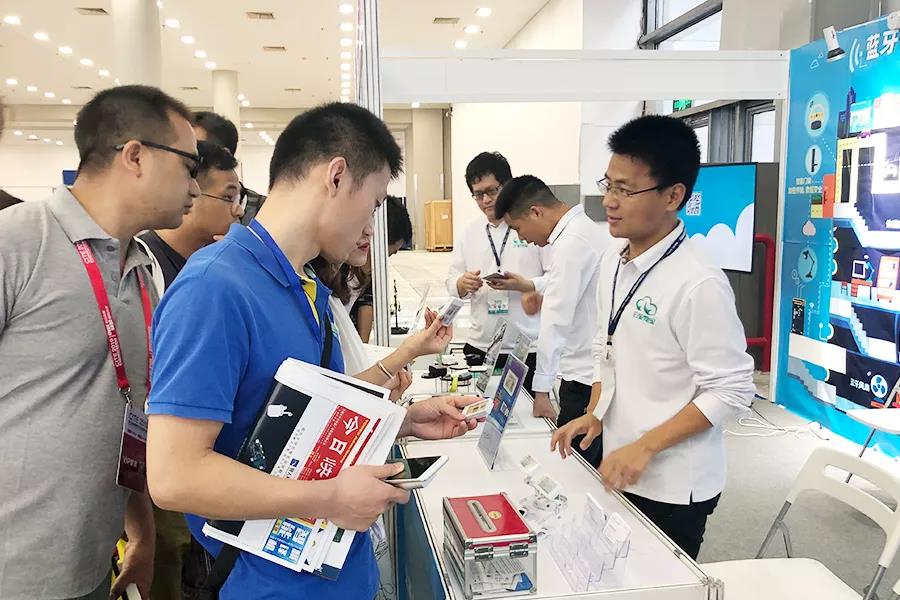 云里物里攜彩屏電子價簽亮相第七屆電子信息博覽會